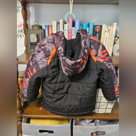 BOYS SIZE 4 WINTER COAT - Picture 4 of 4